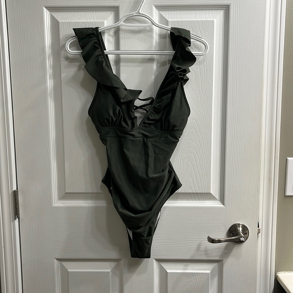 Green cupshe bathing suit- size medium